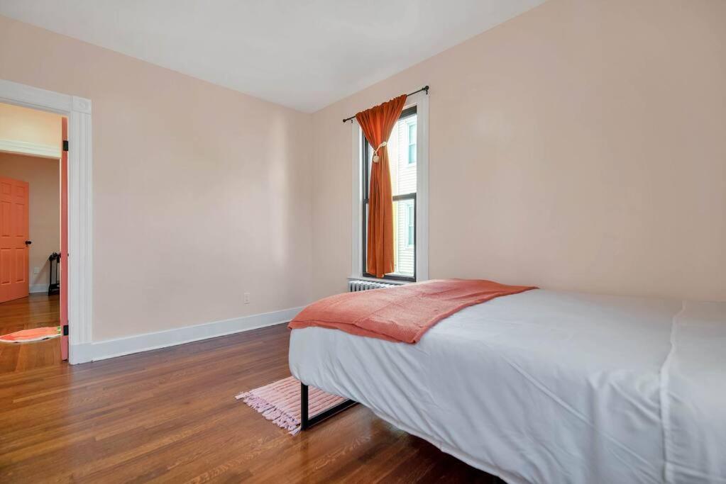 Peachy Paradise In East Rock Near Dt/Yale New Haven Exterior photo